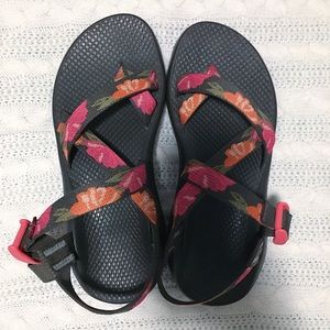 Size 8 Floral Chacos